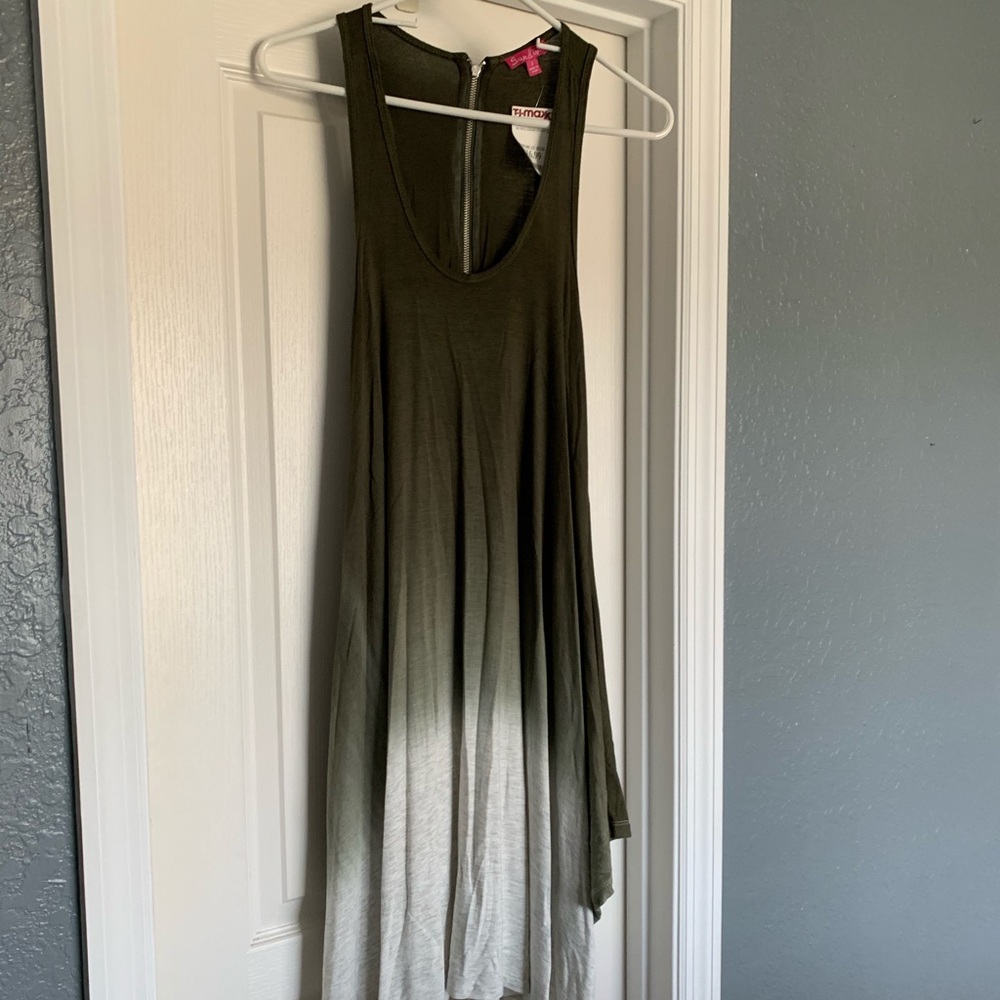 Sleeveless Dresses